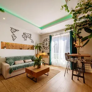 Appartement La Pagoda : Unique Et Atypique à 30 M De La, Antibes